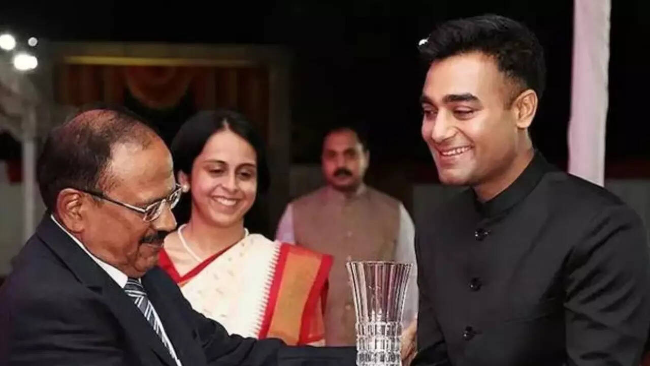 पिता के साथ बेची चाय