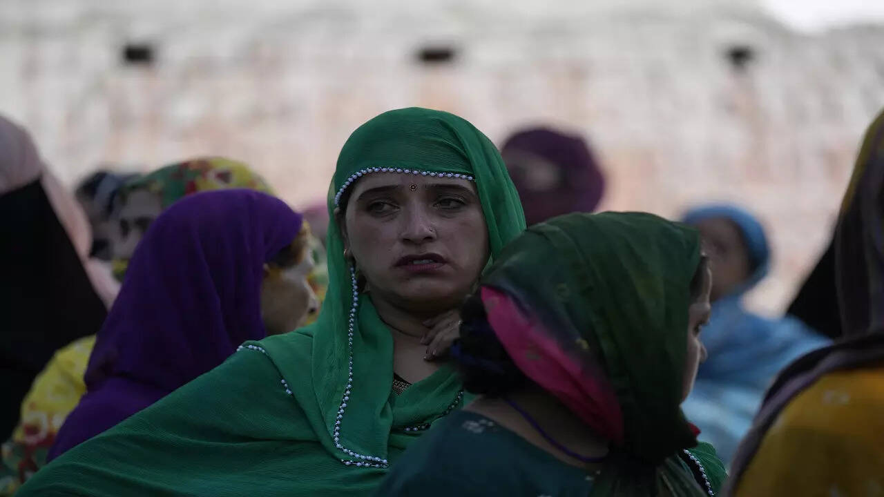 सात जिलों में कम मतदान
