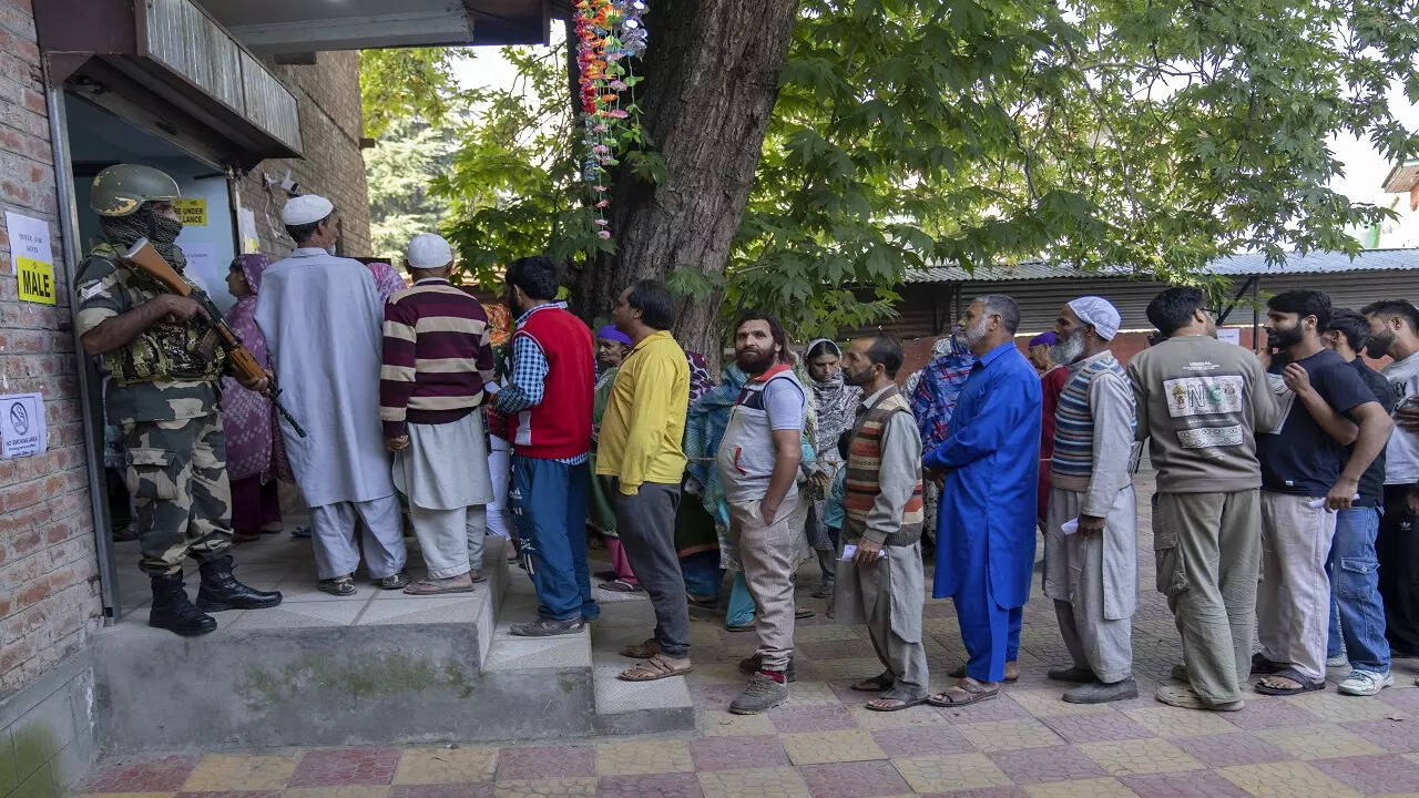 219 उम्मीदवारों की किस्मत का फैसला