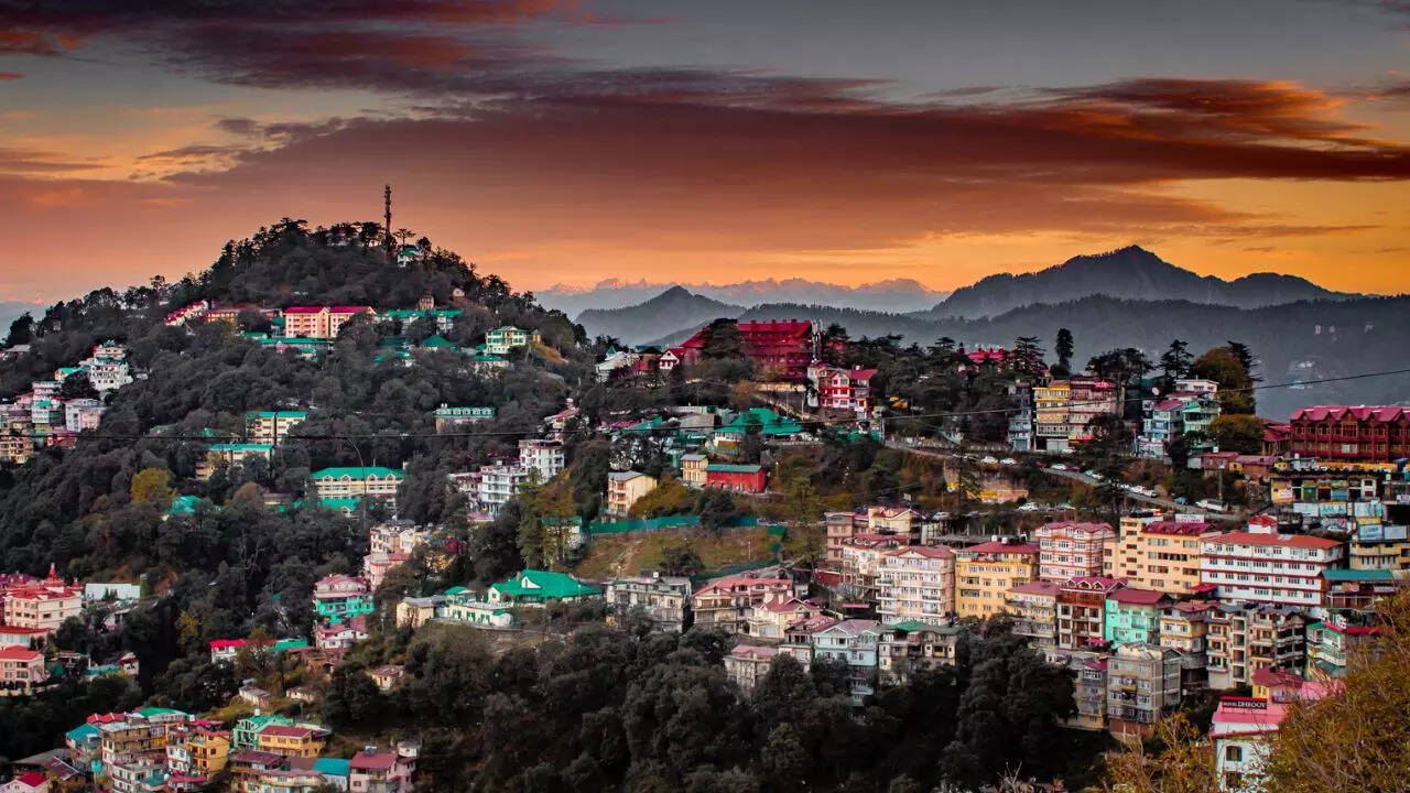 हिमाचल प्रदेश का सबसे अमीर गांव मड़ावग गांव है। ये शिमला जिले के चौपाल में स्थित है। कई मीडिया रिपोर्ट के अनुसार, यहां रहने वाले लोगों की सालाना आय 35 से 80 लाख रुपये है। 