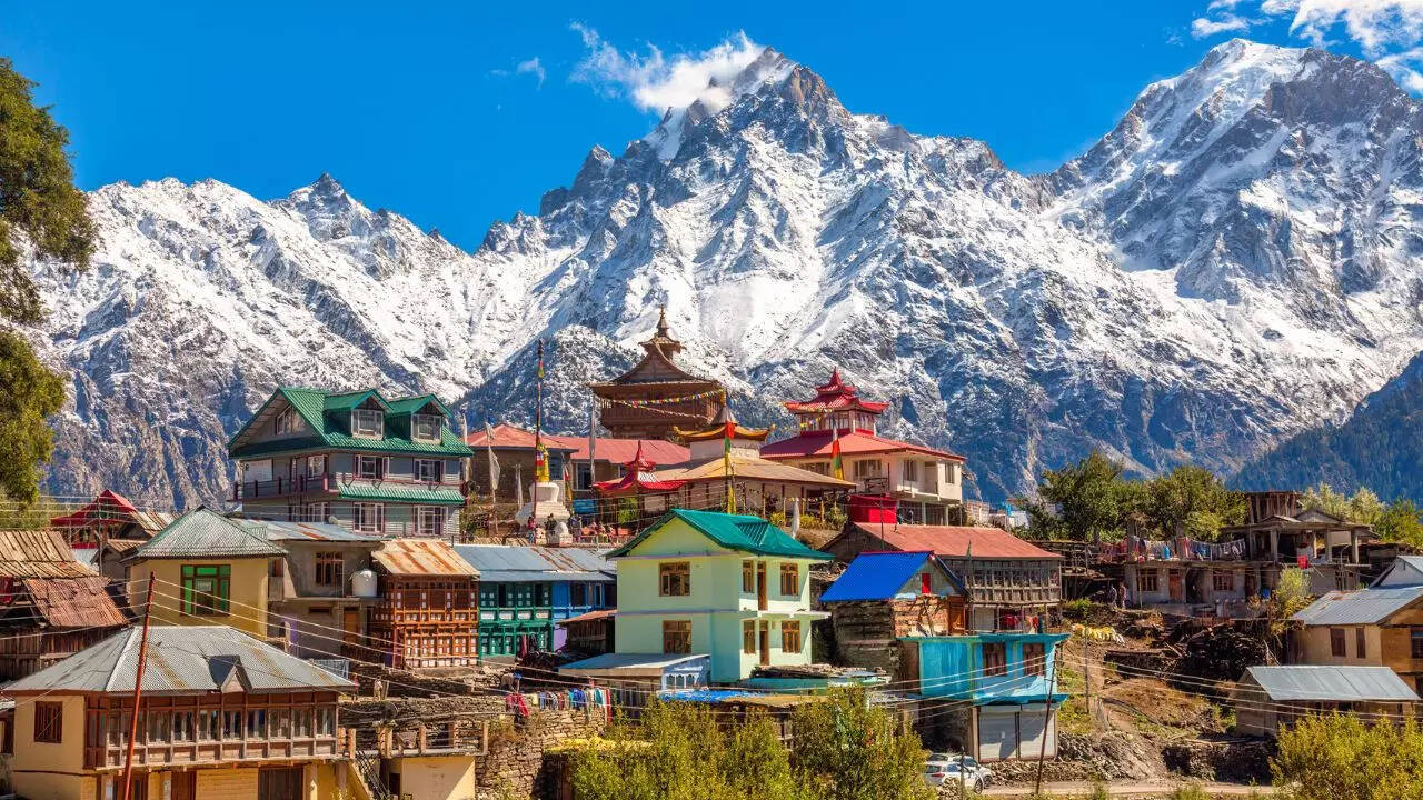 लेकिन क्या आप जानते हैं कि इन गांवों में हिमाचल प्रदेश का सबसे अमीर गांव कौन सा है। मीडिया रिपोर्ट के अनुसार, ये गांव न केवल हिमाचल प्रदेश का बल्कि देश और एशिया का भी सबसे अमीर गांव है। अगर आप इस गांव के बारे में नहीं जानते हैं तो चलिए आज आपको इस गांव के बारे में बताएं - 