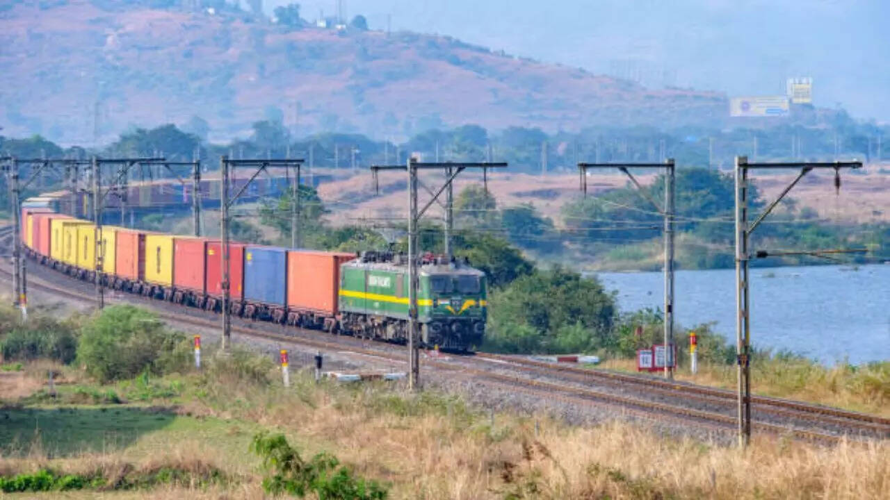 बोर्डिंग स्टेशन और डेस्टिनेशन स्टेशन