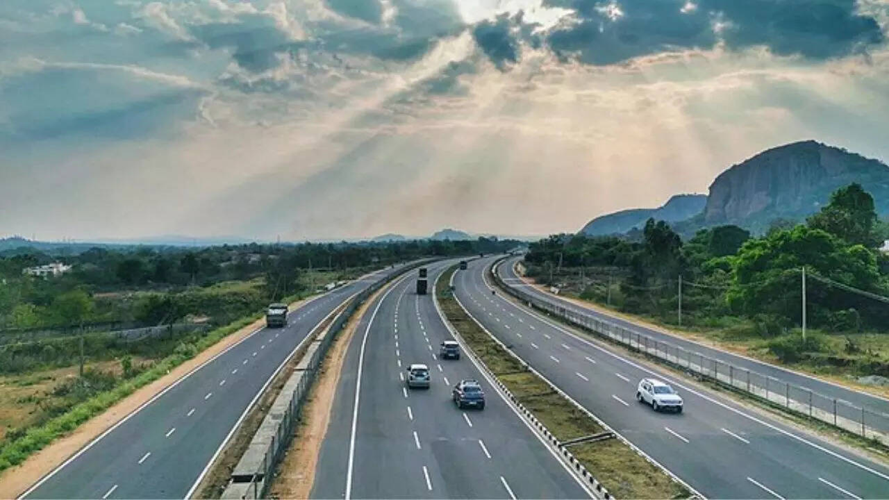 ग्रीन फील्ड एक्सेस नियंत्रित एक्सप्रेसवे