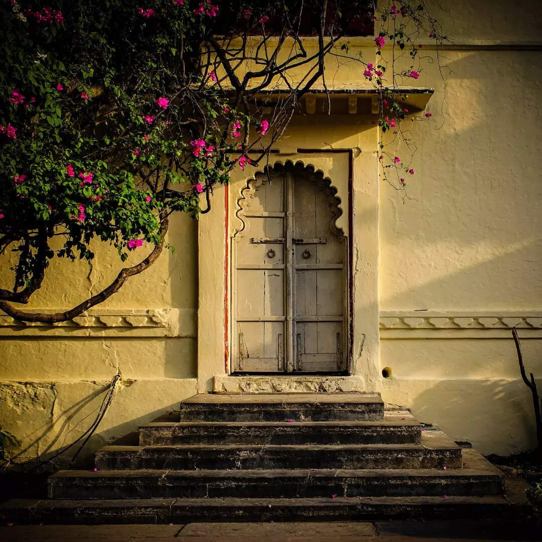 कितना है किराया