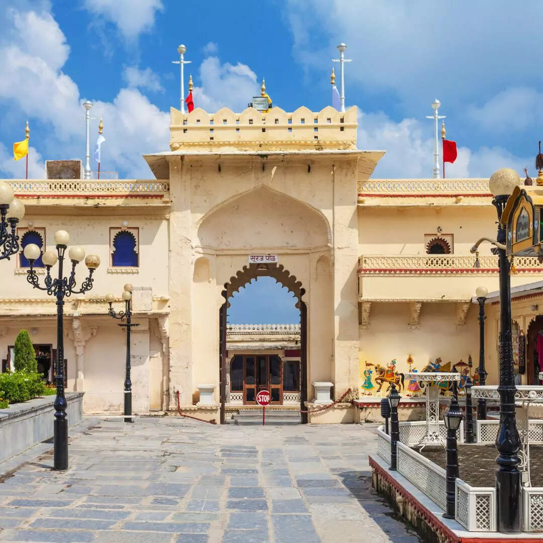 सूर्यगढ़ होटल