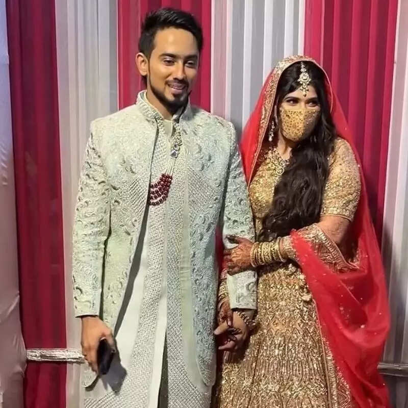 मीडिया के सामने आए अदनान