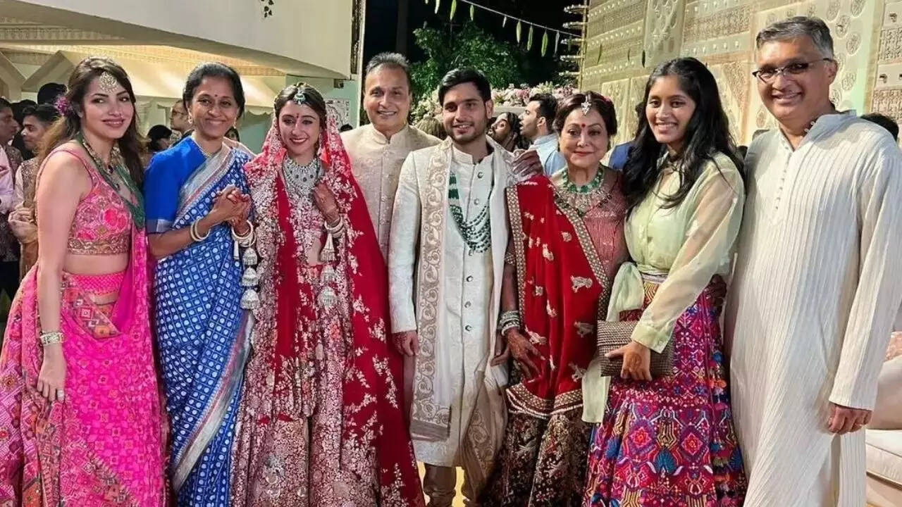 ​रिलायंस कैपिटल में इंटर्न के रूप में अपना करियर शुरू किया​
