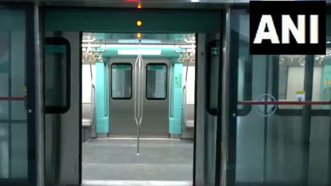 हर 3 से 4 मिनट में मेट्रो