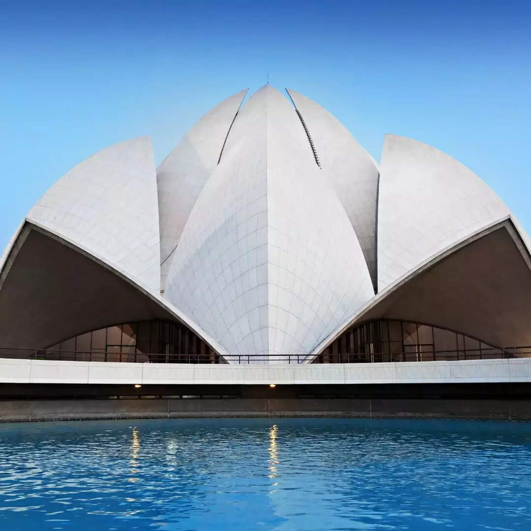 मंदिर में हैं नौ दरवाजे