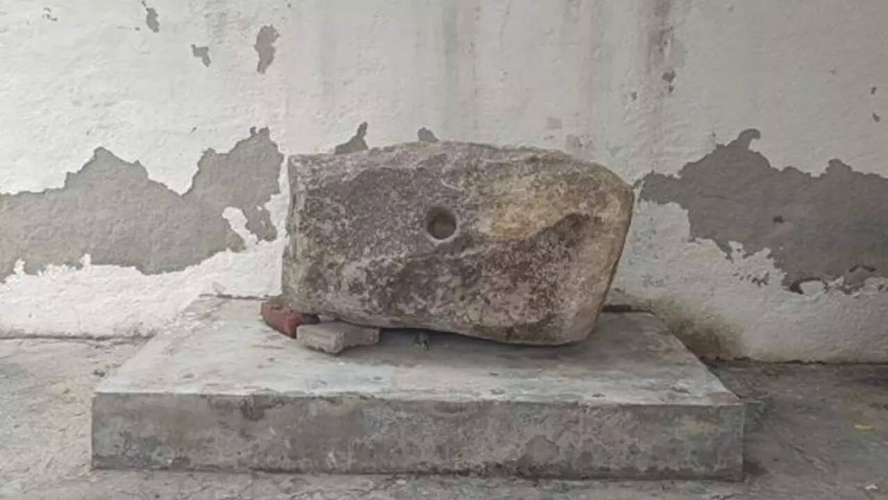 ​ऐतिहासिक पत्थर​