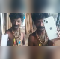 Viral Video स्क्रैप डीलर ने बेटे के अच्छे रिजल्ट पर गिफ्ट किया iphone 16 यूजर्स ने कहा- साल का सबसे अच्छा पिता