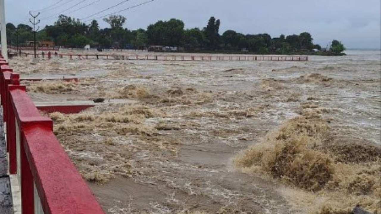 कोसी बैराज के सभी 56 गेट खोले गए