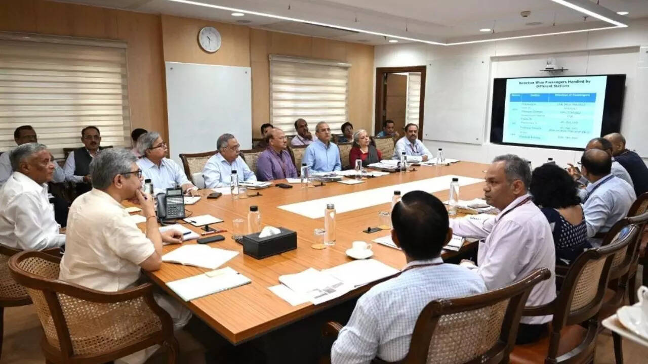 रोजाना 140 ट्रेनें