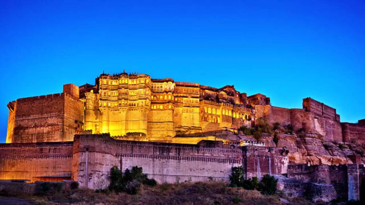 किसने बनवाया किला