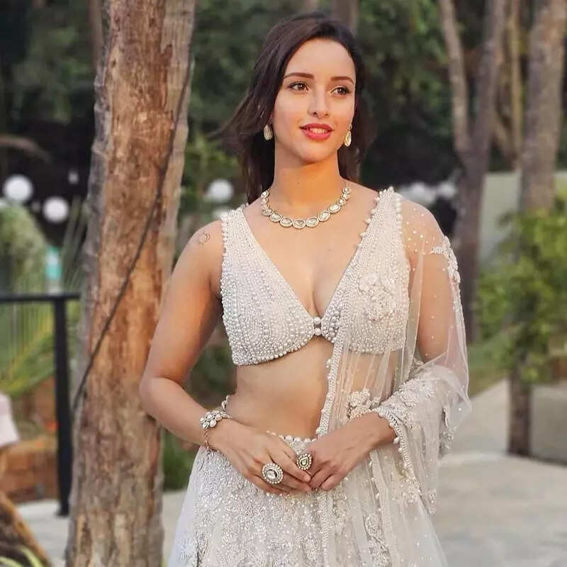 तृप्ति डिमरी ( Tripti Dimri) 