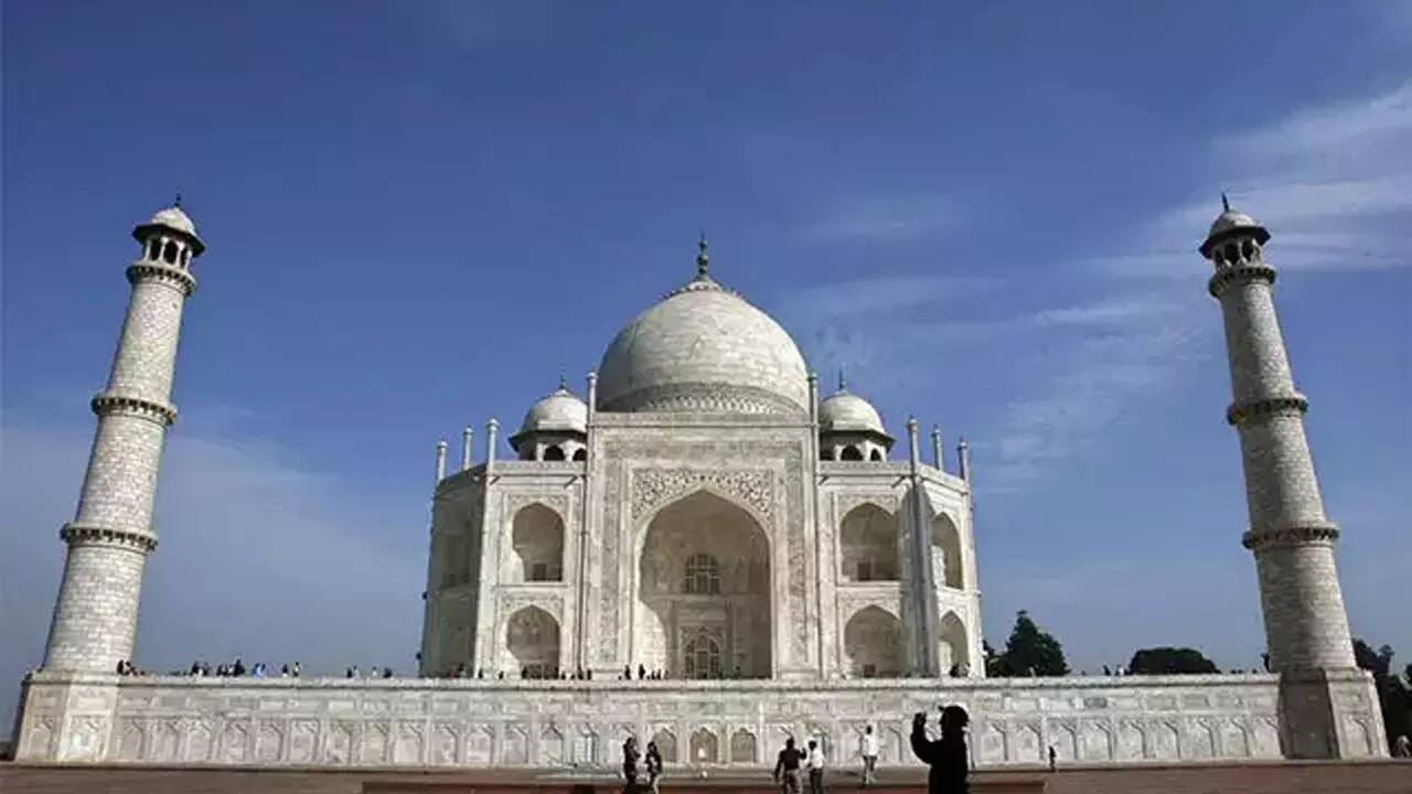 कौन था मिस्त्री
