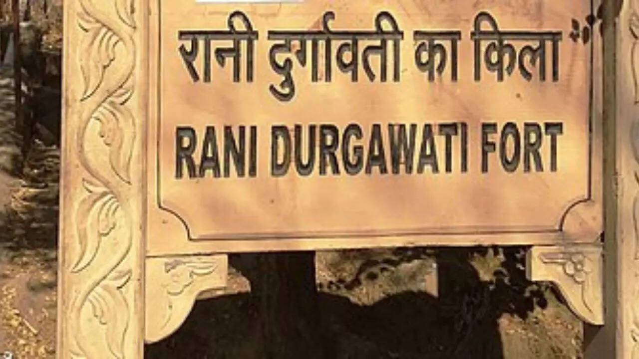 rani durgavati who won 51 wars during her 16 year reign fight three ...