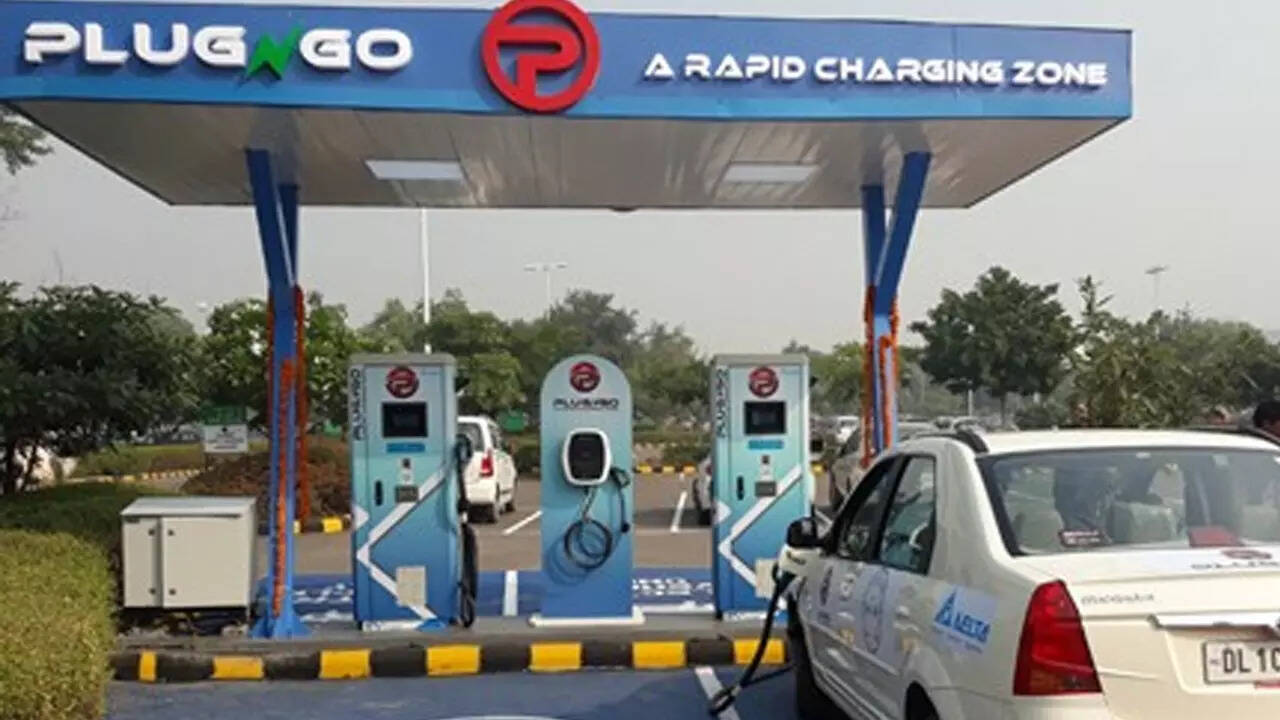 हाईवे पर इलेक्ट्रिक गाड़ियों के लिए EV चार्जिंग स्टेशन बनेंगे।
