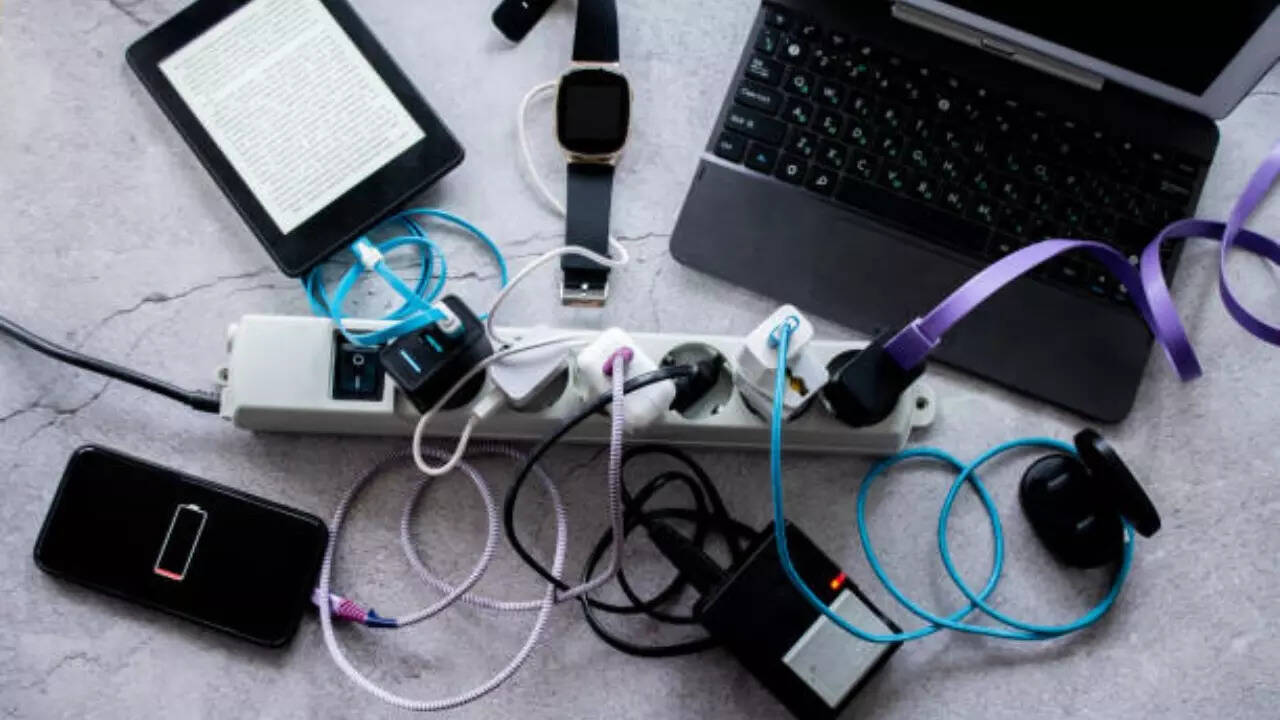 USB Type-C चार्जर का उपयोग करें