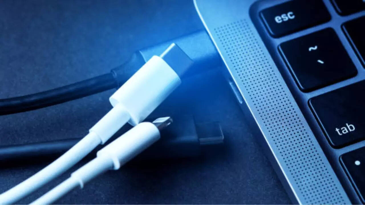 USB-C केबल्स सही प्रकार की हों