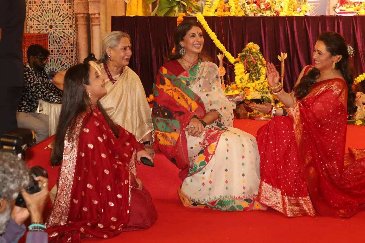 एक साथ पहुंची जया और श्वेता