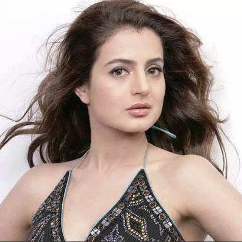 अमीषा पटेल( Ameesha Patel) 