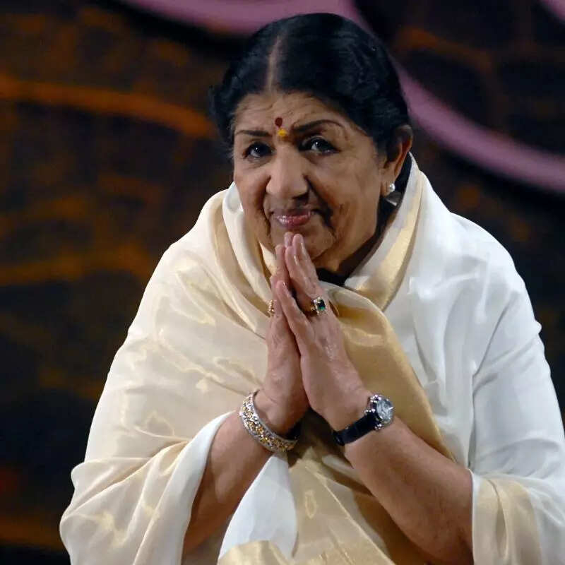 लता मंगेशकर ( Lata Mangeshkar) 