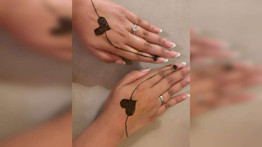 Parineeti Chopra Mehndi Photo परिणीति चोपड़ा की करवा चौथ मेहंदी 
