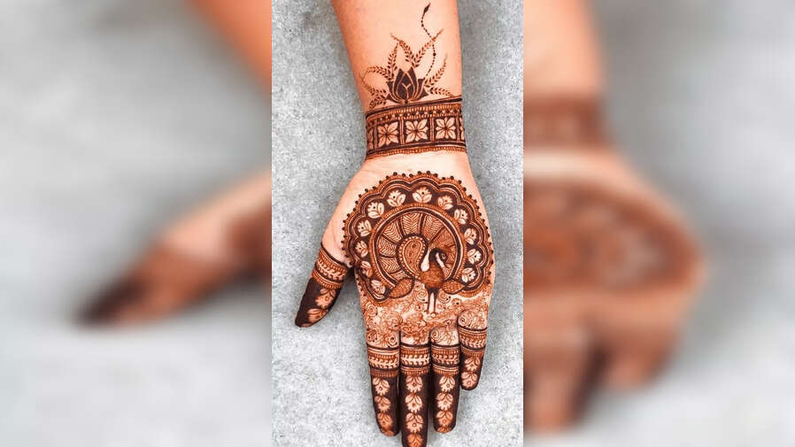 Karwachauth Mehndi Designs मोर वाली मेहंदी का डिजाइन