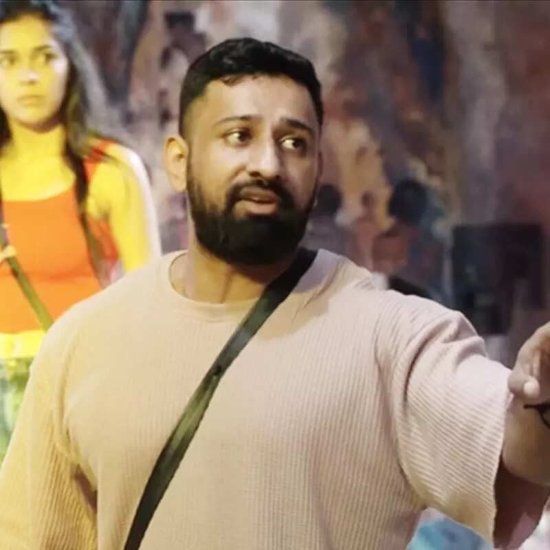 जीते हैं आलीशान जिंदगी