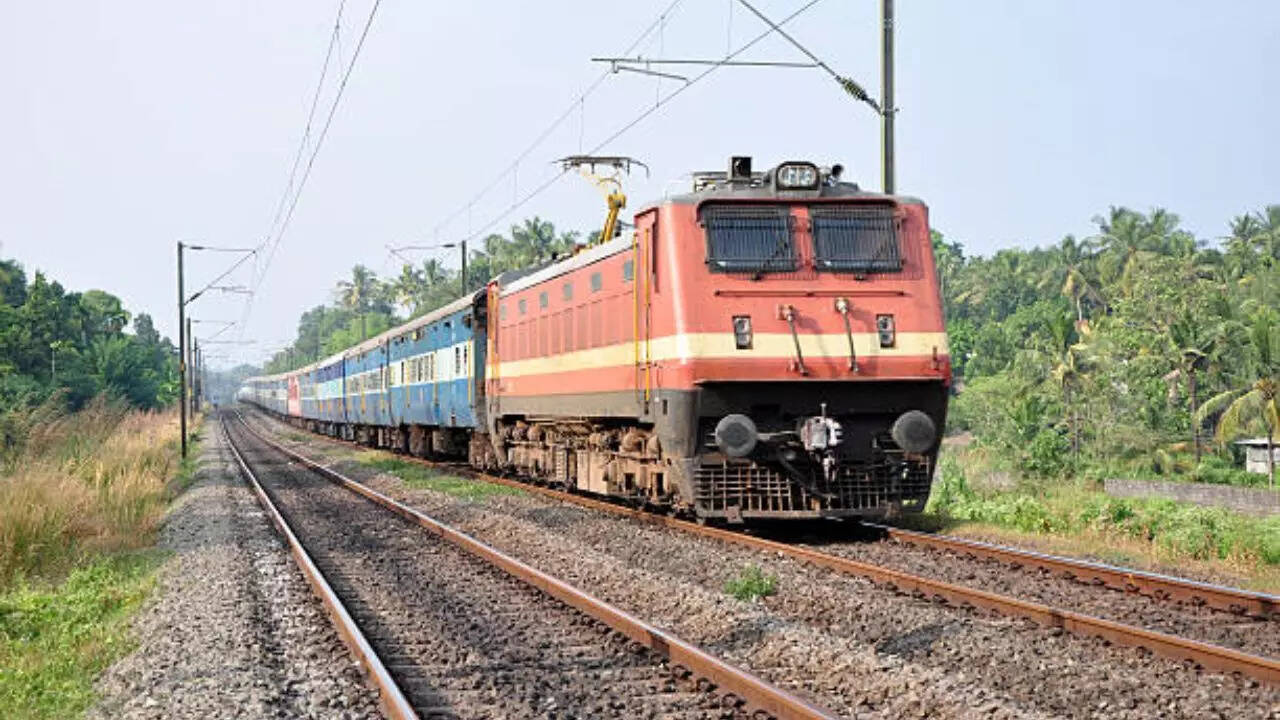 3. बस या कैब विकल्प