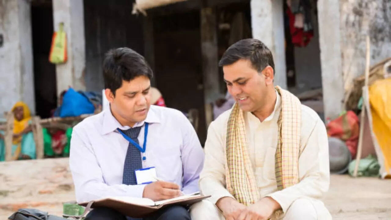नजदीकी बैंक शाखा में संपर्क