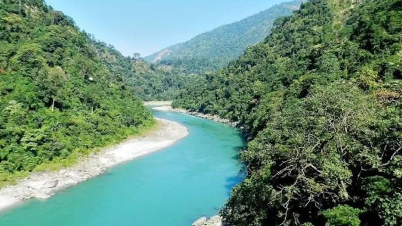 कहां से निकलती है नदी