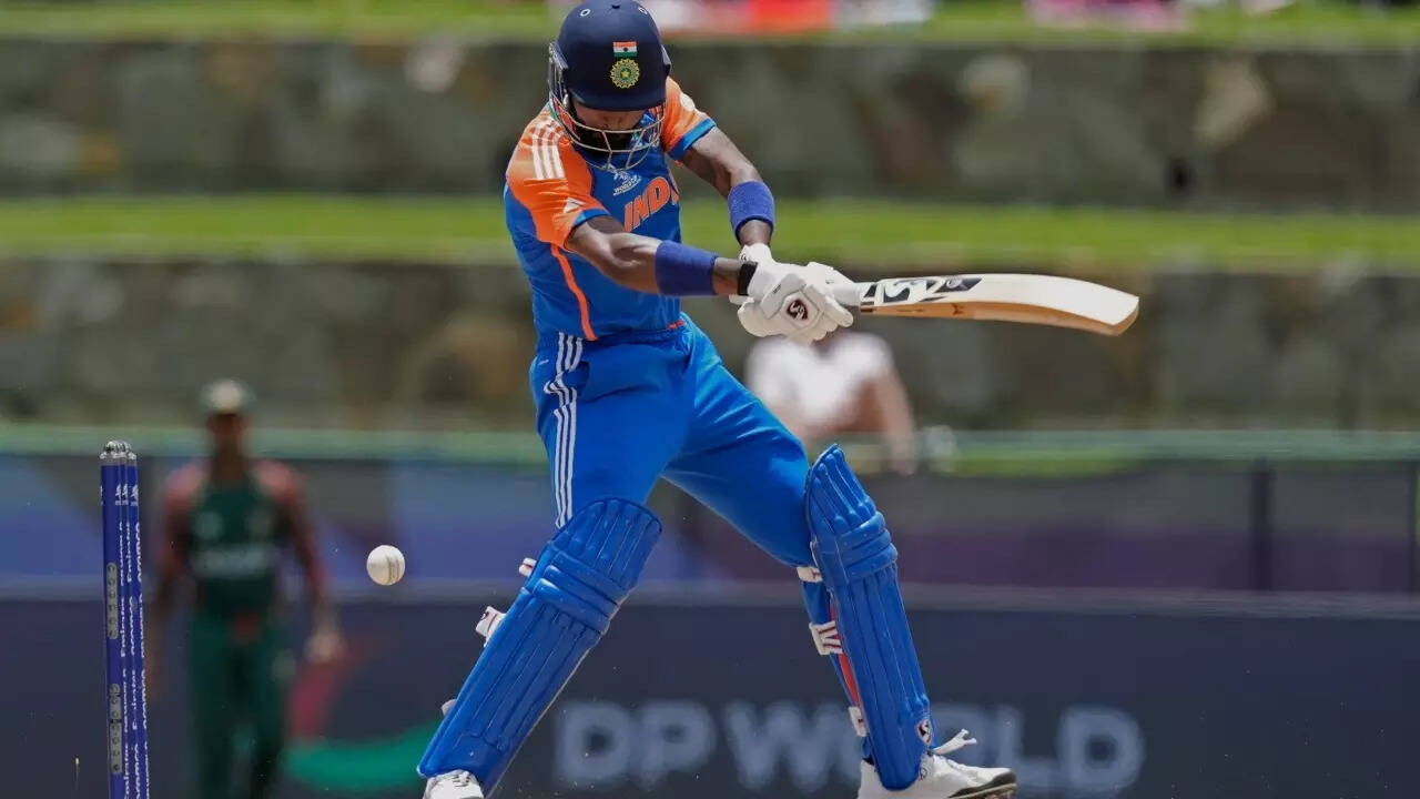 Hardik Pandya 32
