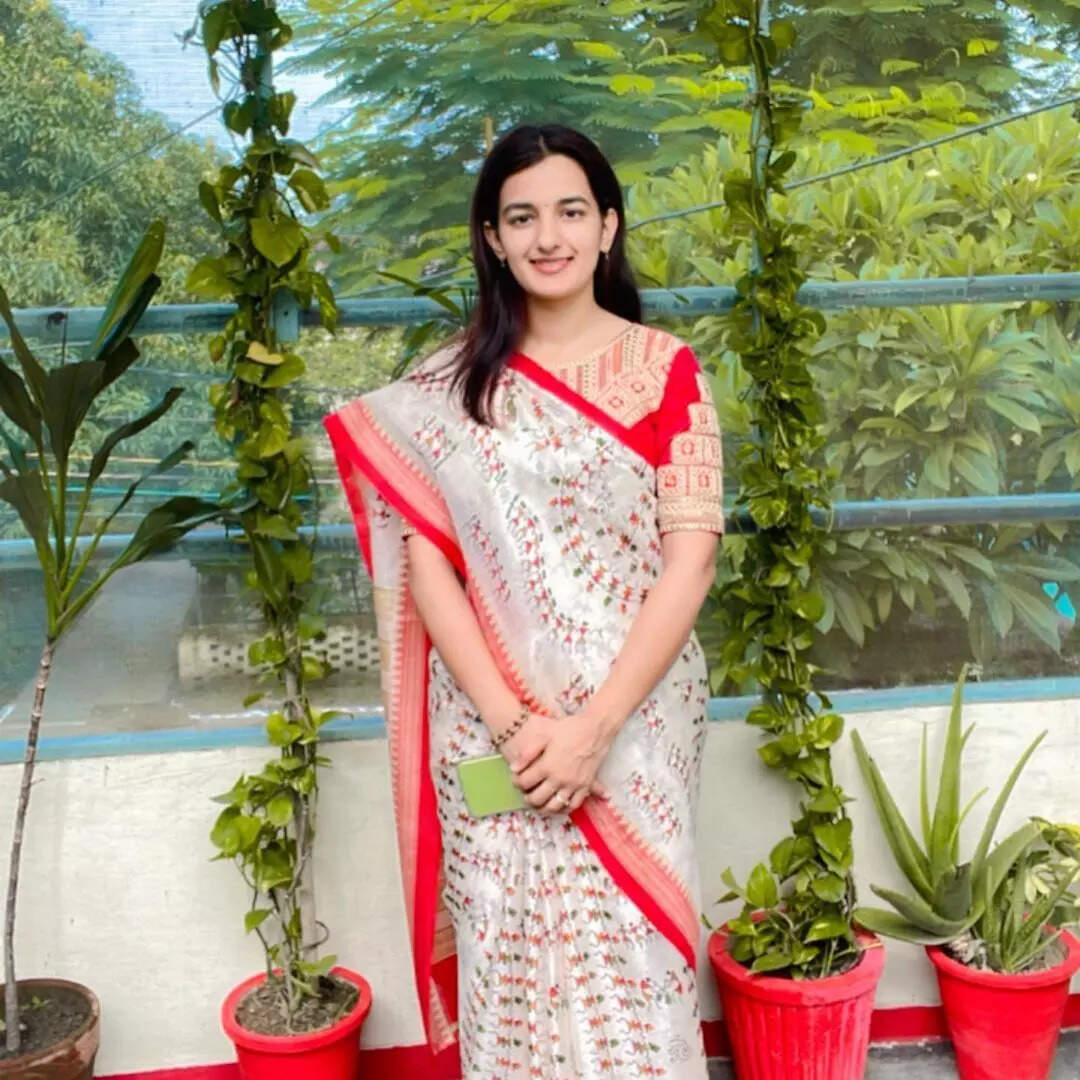 Success Story of SDM Sangeeta Raghav UP PCS Rank 2 Topper Become SDM to ...
