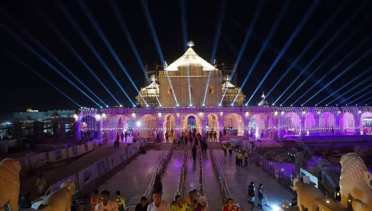 राम मंदिर दीपोत्सव पर अद्भुत छटा बिखेर रहा है