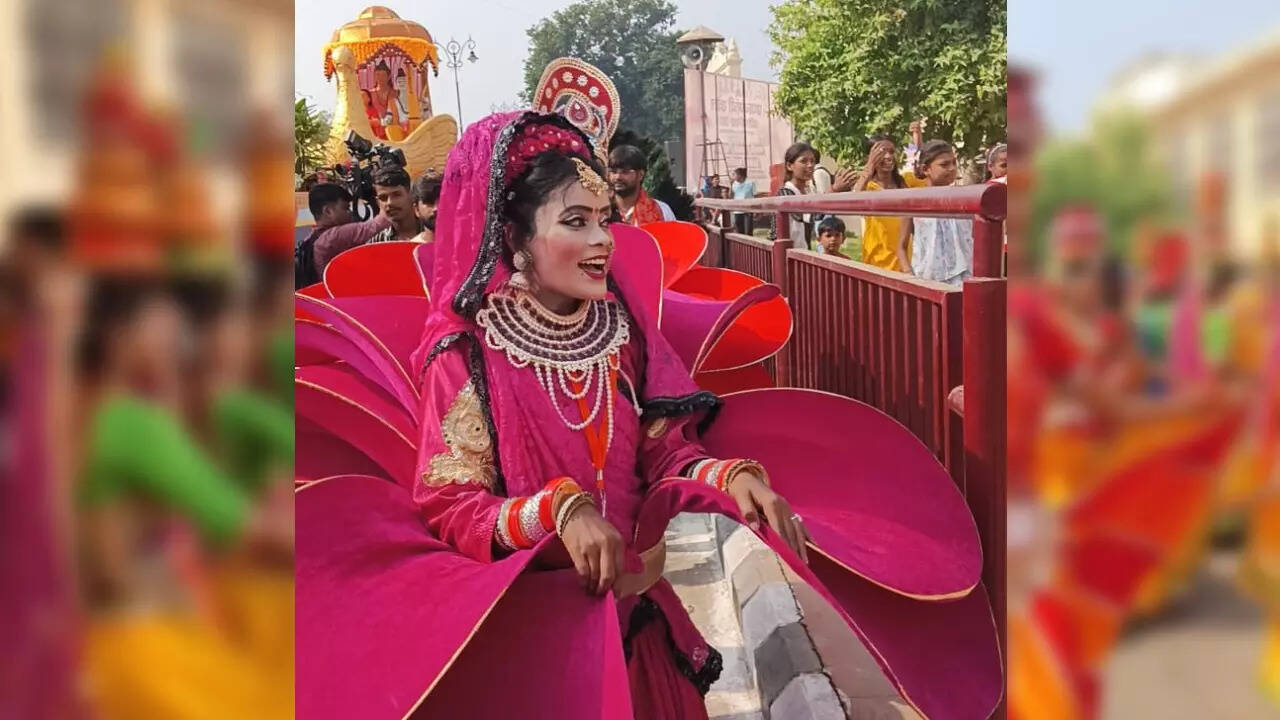 इकबाल अंसारी ने भी किया शोभायात्रा का स्वागत 