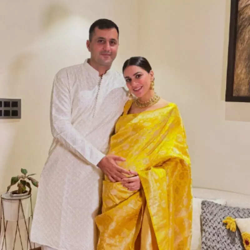 श्रद्धा आर्या ने फ्लॉन्ट किया बेबी बंप