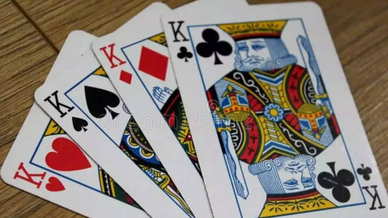 लाल पान के बादशाह की क्यों नहीं होती मूंछें