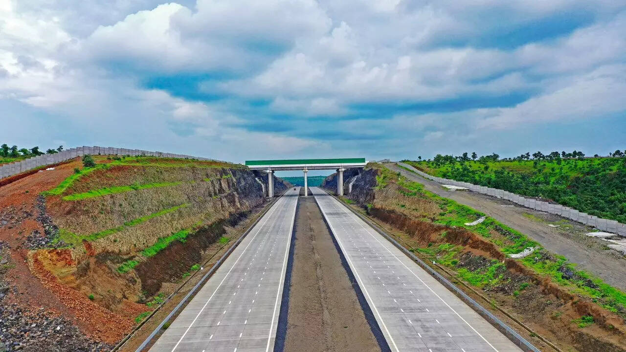 समृद्धि महामार्ग पर कितना है स्पीड लिमिट