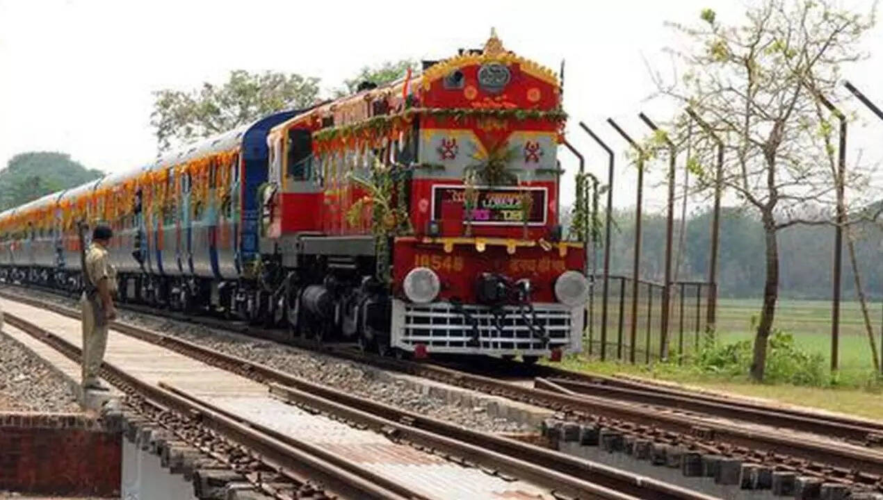 मिताली एक्सप्रेस से भी आप पहुंच जायेंगे बांग्लादेश
