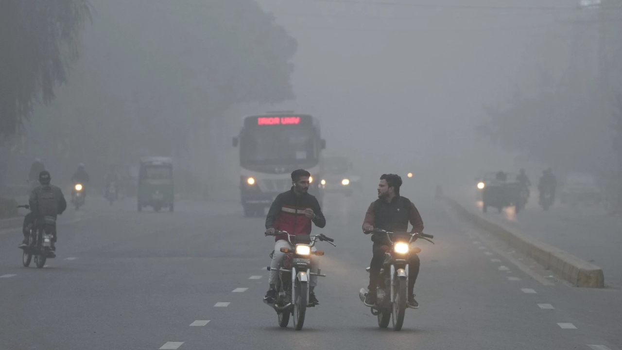 इमरजेंसी घोषित करने की मांग