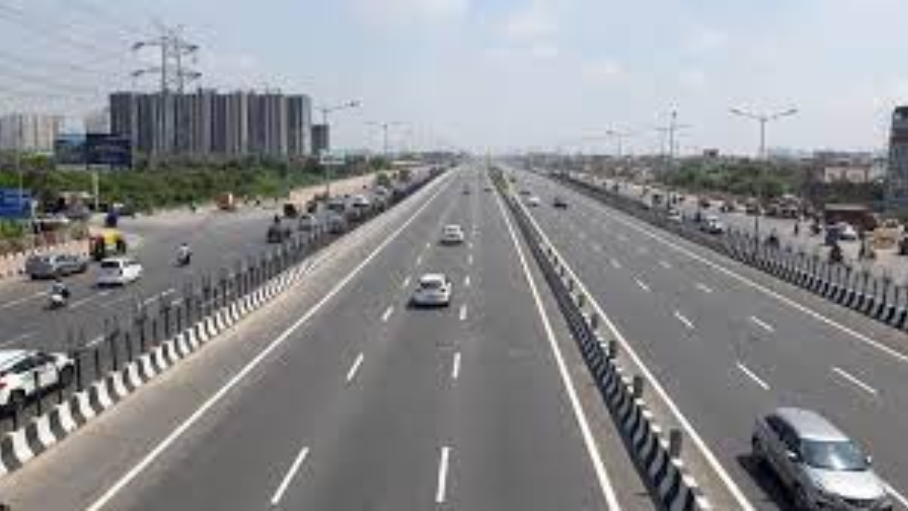 कुल लंबाई 1300 किमी