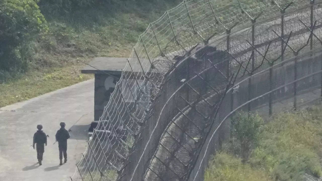 नॉर्थ कोरिया क्यों छोड़ रहा है गुब्बारे