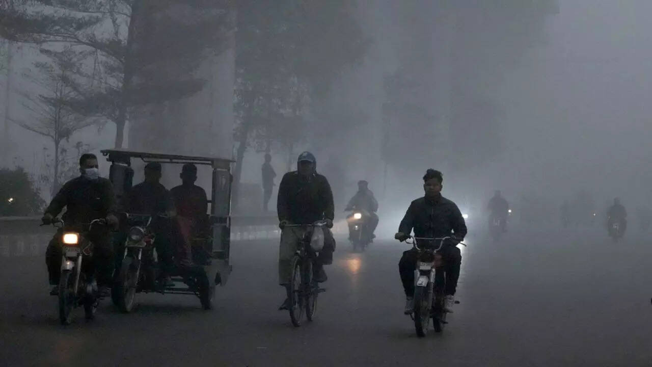 कृत्रिम बारिश का लिया सहारा