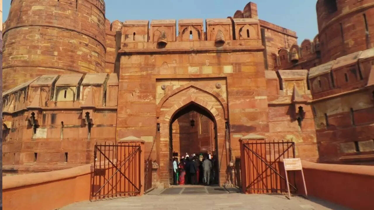 आगरा के किले में 4 गेट