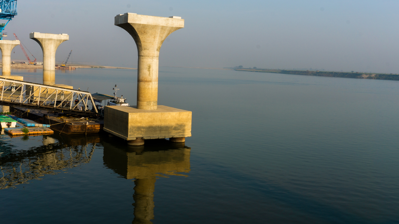 कितने लेन का होगा यह एक्सप्रेसवे