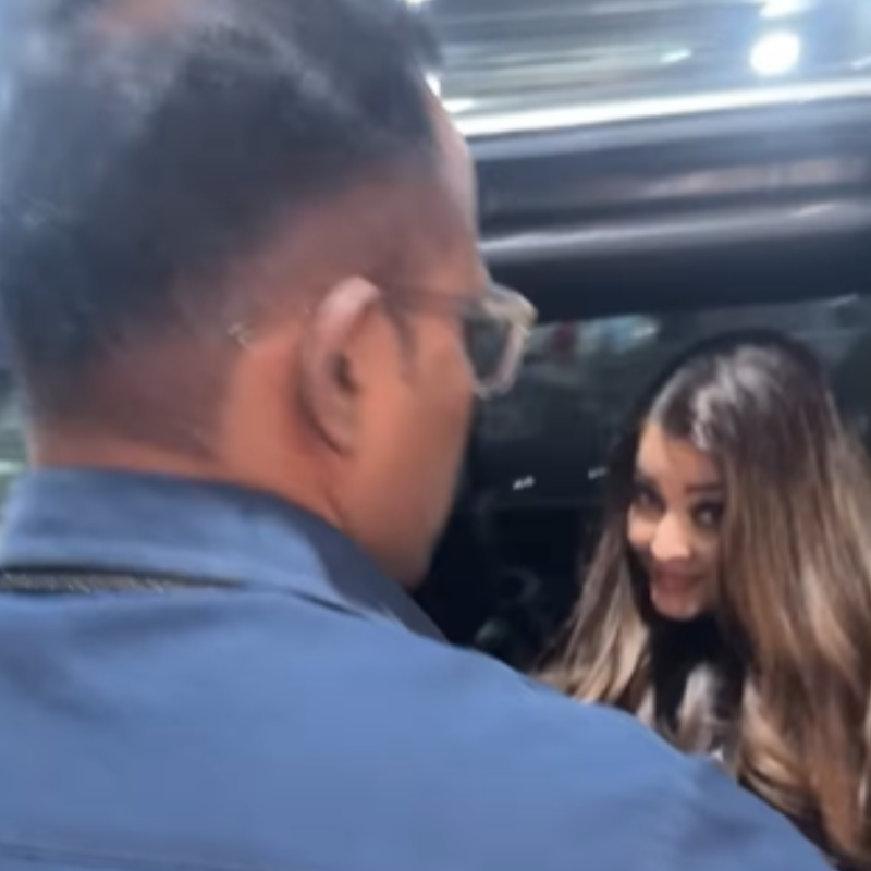 चुपचाप कार में बैठ गईं ऐश्वर्या राय बच्चन (Aishwarya Rai Bachchan)