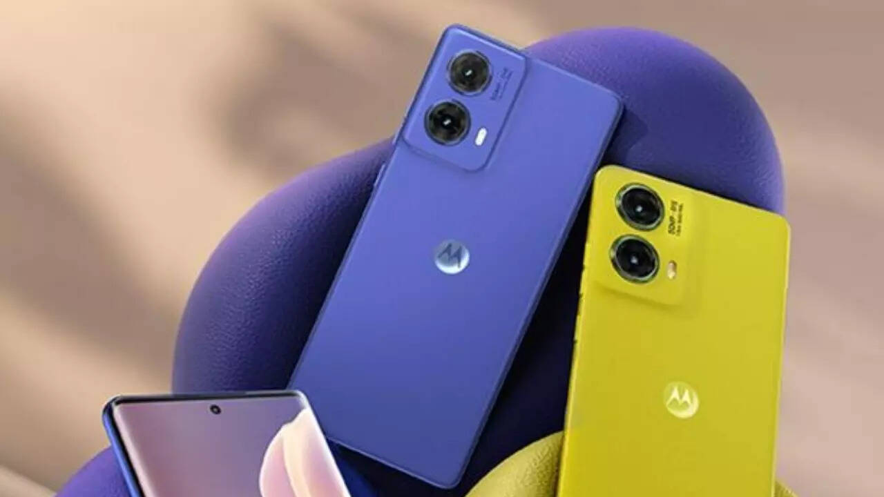 Motorola G85 5G (कीमत- 17,999 रुपये)