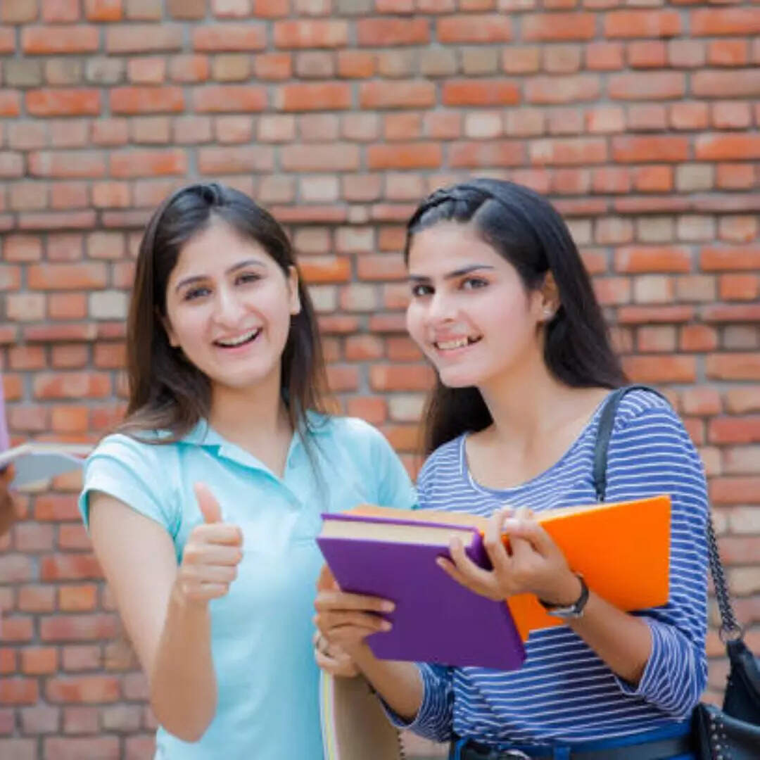 BTech की फीस